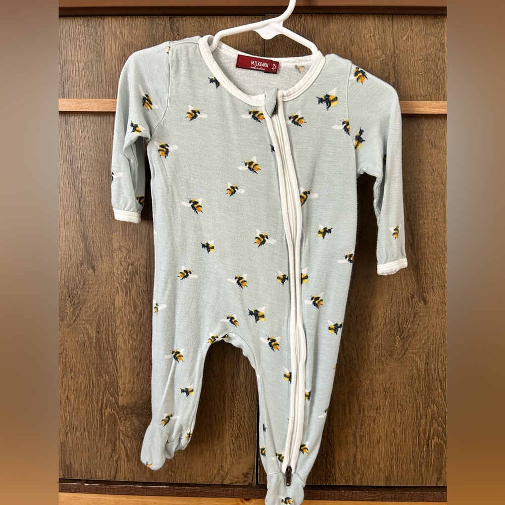 ✨EUC Milkbarn Bee Footie✨
